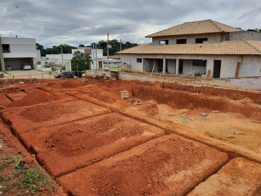 Fundação, escavação de valas baldrame - Residência A.L Itupeva; São Paulo